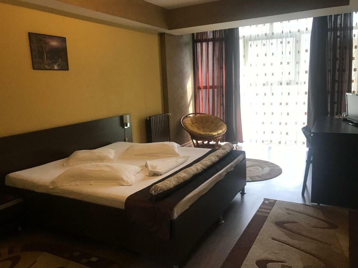 Hotel Bulevard Drobeta Turnu Severin Exteriör bild